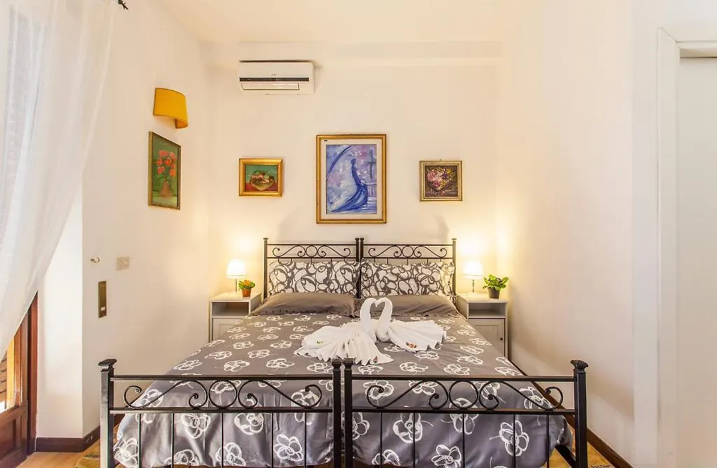 *** Bed & Breakfast Marco E Laura Affittacamere Al Vaticano Rome Italy